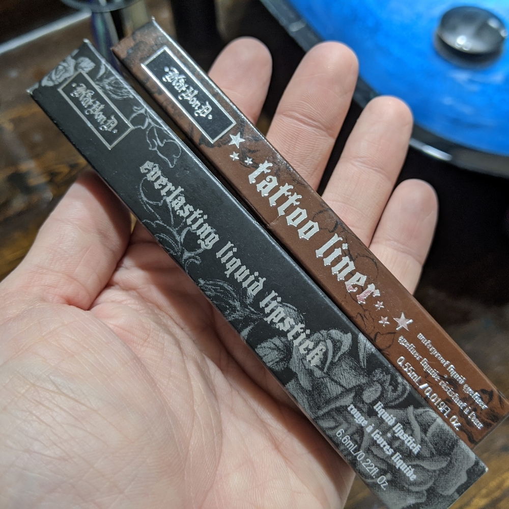 KVD everlasting liquid lipstick Requiem